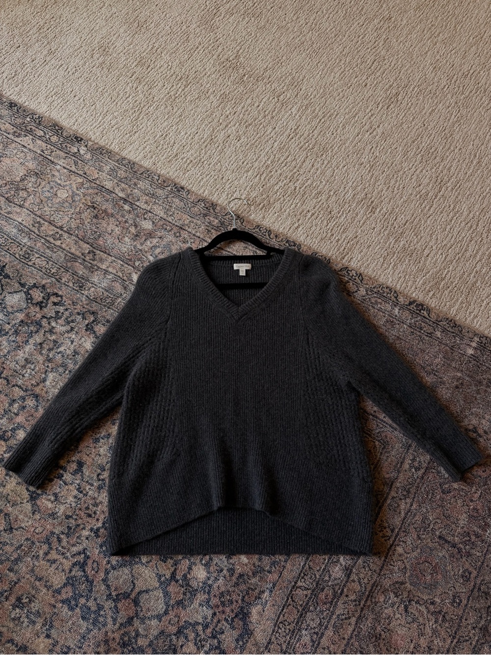 100% Cashmere V-Neck Women's Sweater in Charcoal